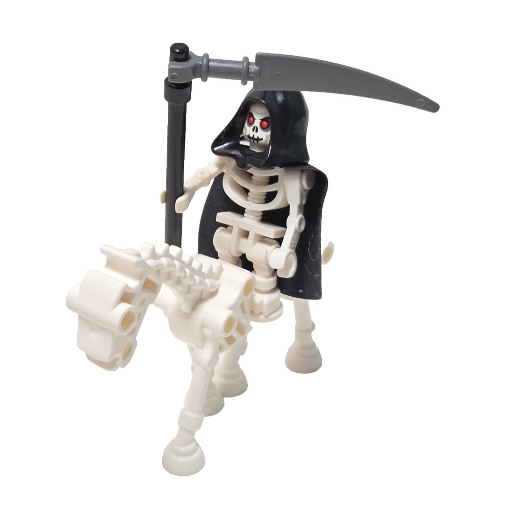 LEGO Castle Fantasy Era Skeleton Warrior Black Hood and Cape Horse 7079